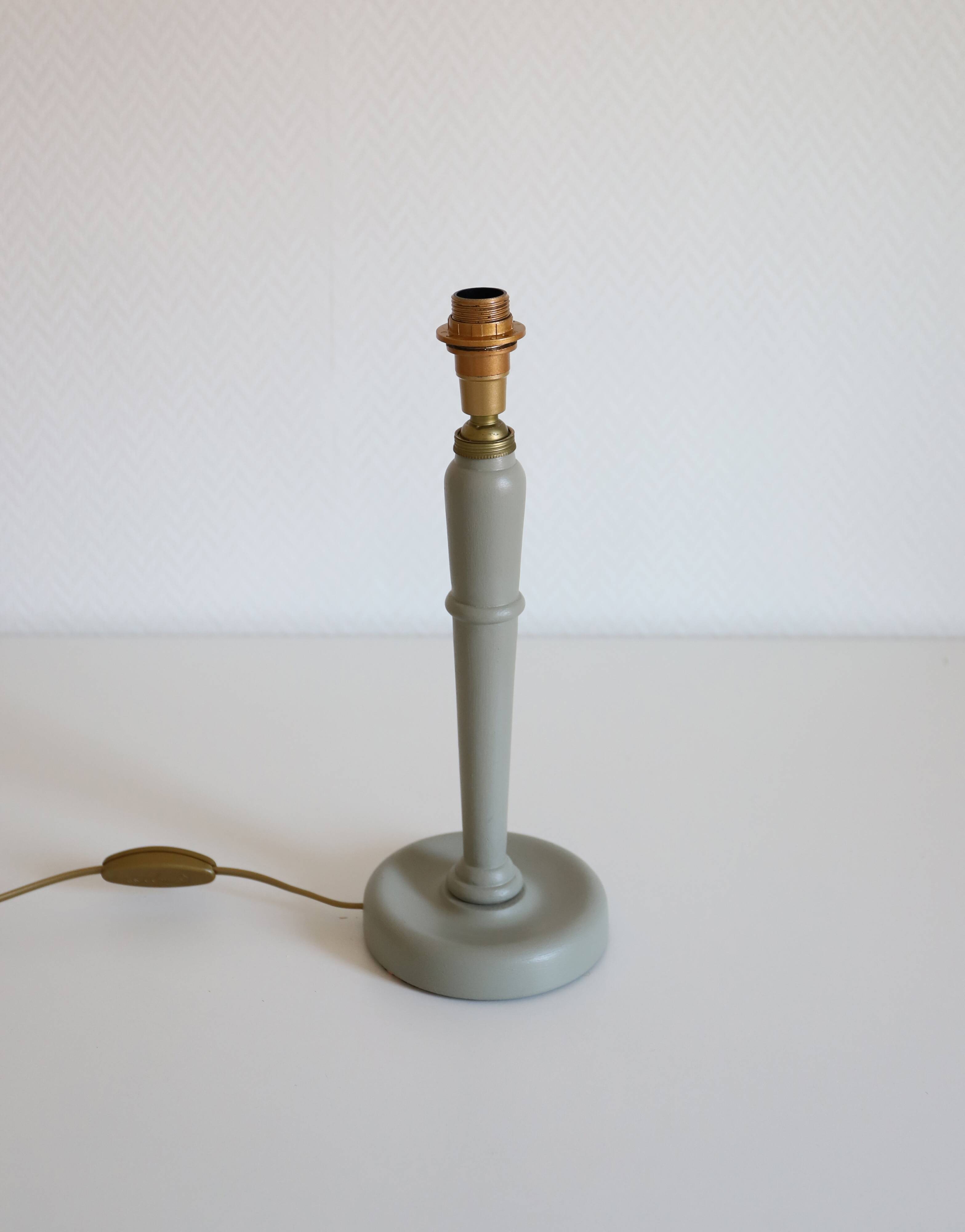 Table lamp, turned wooden base and antique printed lampshade