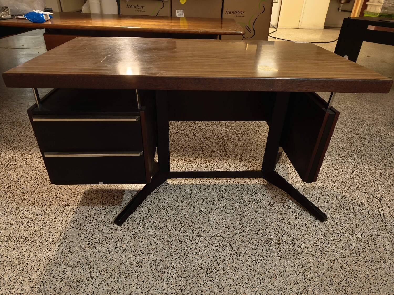 desk "Sistema" designed by Daciano da Costa