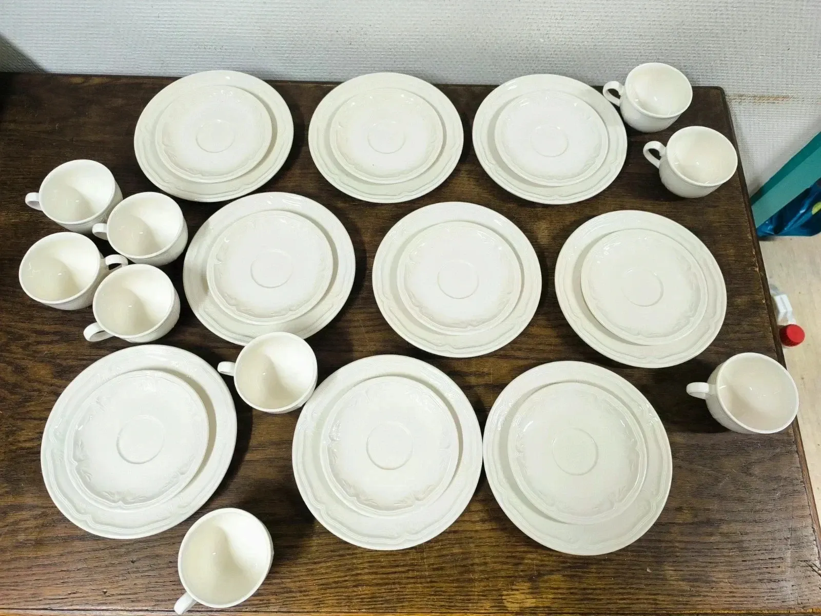 Set of 9 Villeroy and Boch Cortina mugs.