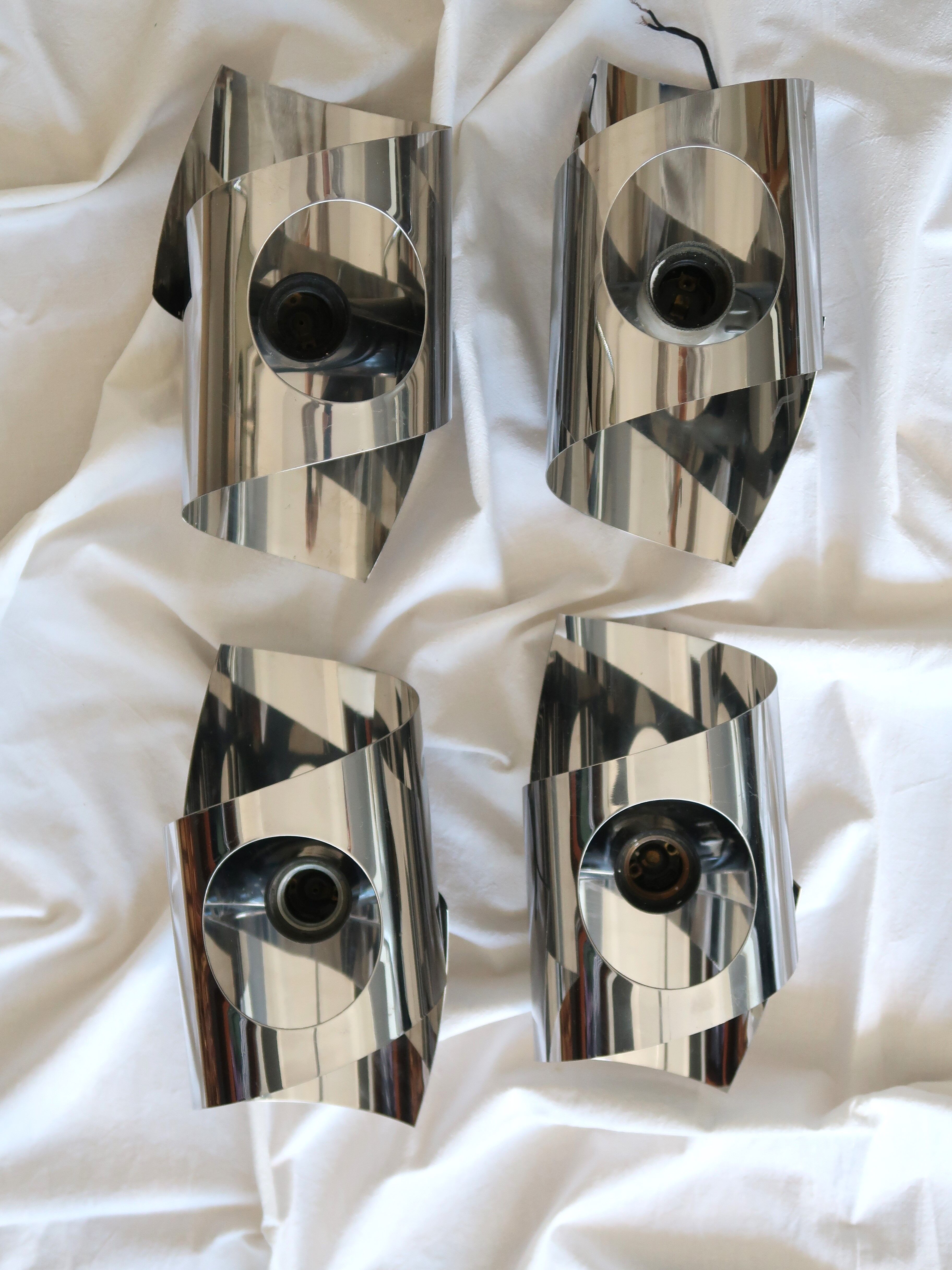 4 wall strips spage age