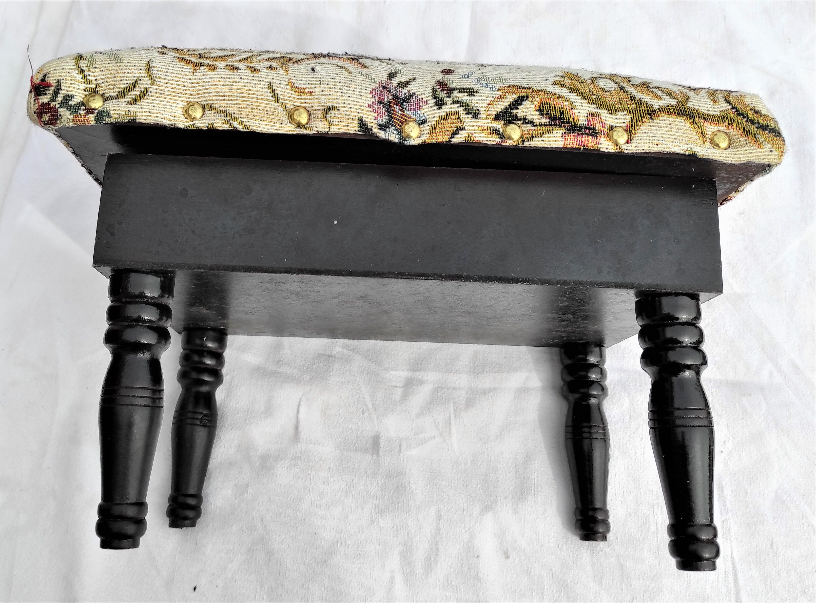 Wooden foot rest with its lid in vintage tapestry