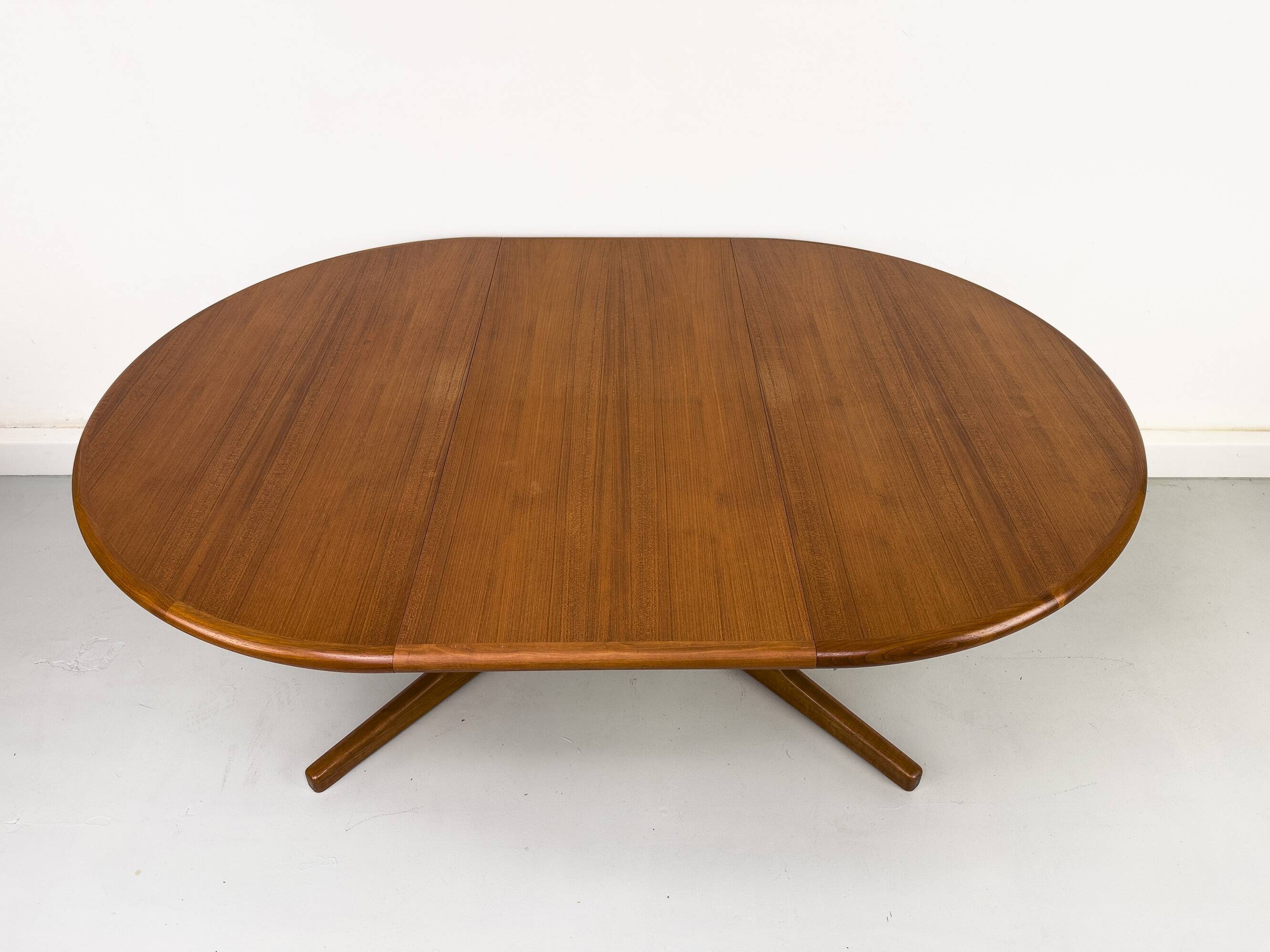 Table à manger ronde extensible danoise en teck, années 1970