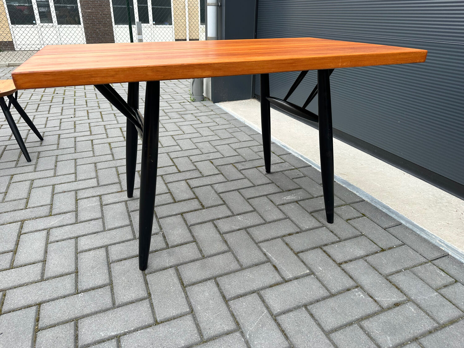 Table et chaises d'Ilmari Tapiovaara