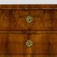 Grande commode Biedermeier en placage de noyer 1820-1840