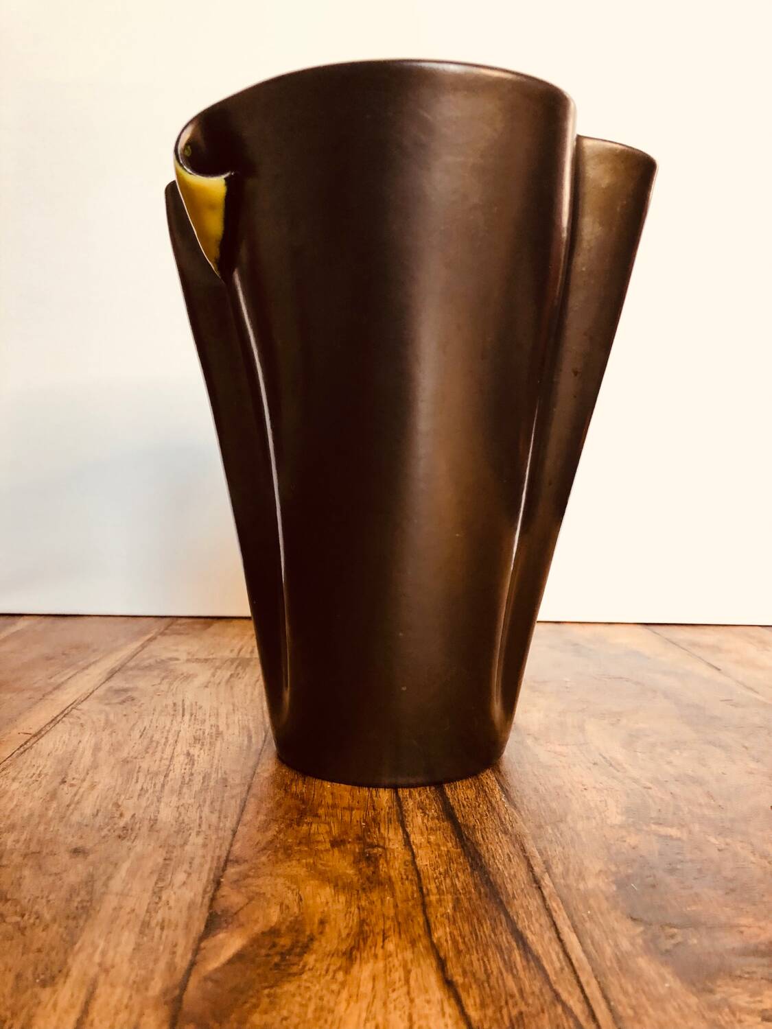 Large Vase Signed Elchinger. Black and yellow in free form. 1950s