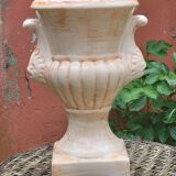 Cache pot medicis