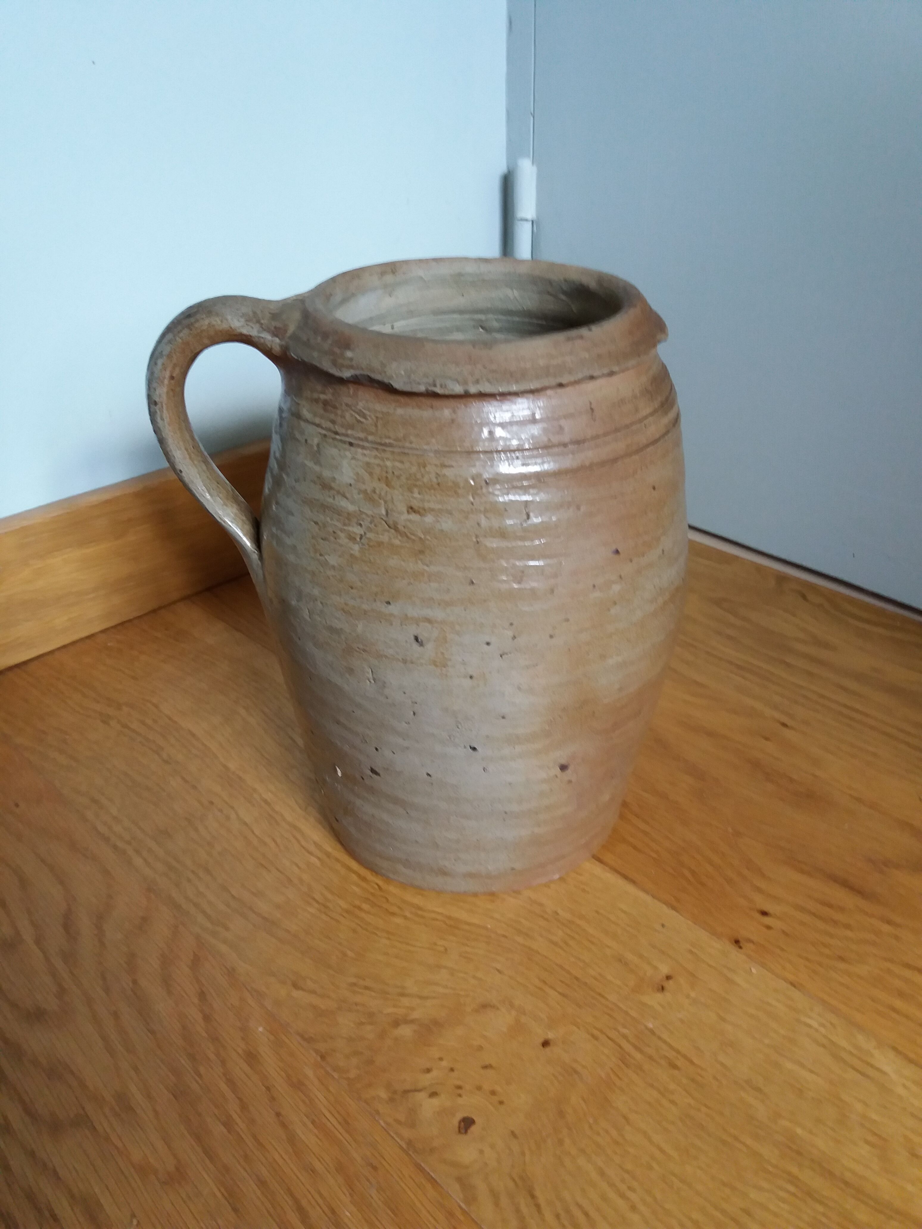 Terracotta stoneware jar