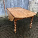 Round table in solid cherry wood, extendable with twisted legs, Louis Philippe style.