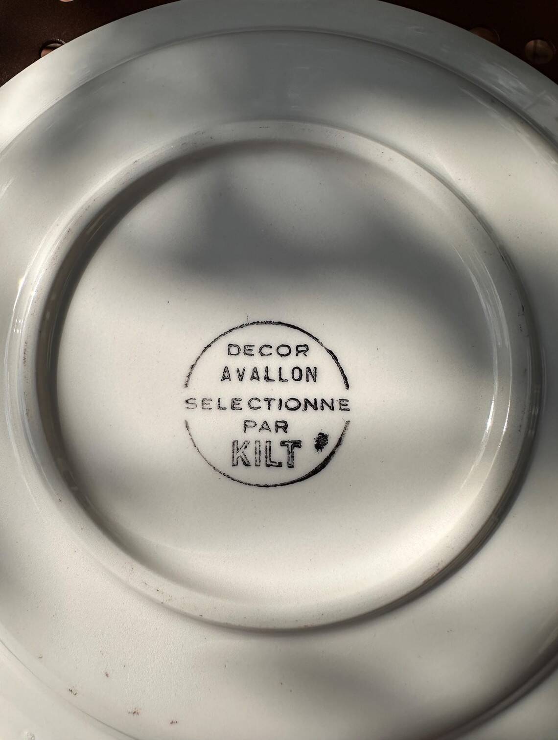 lot 3 Vintage Plates "Avallon Decor" Selected by KILT