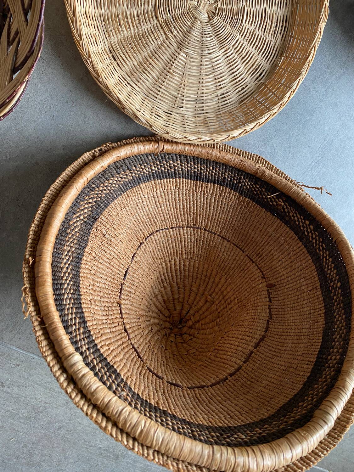 Lot of 5 baskets for wall decoration.