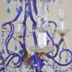 lustre bleu, fait de perles.
