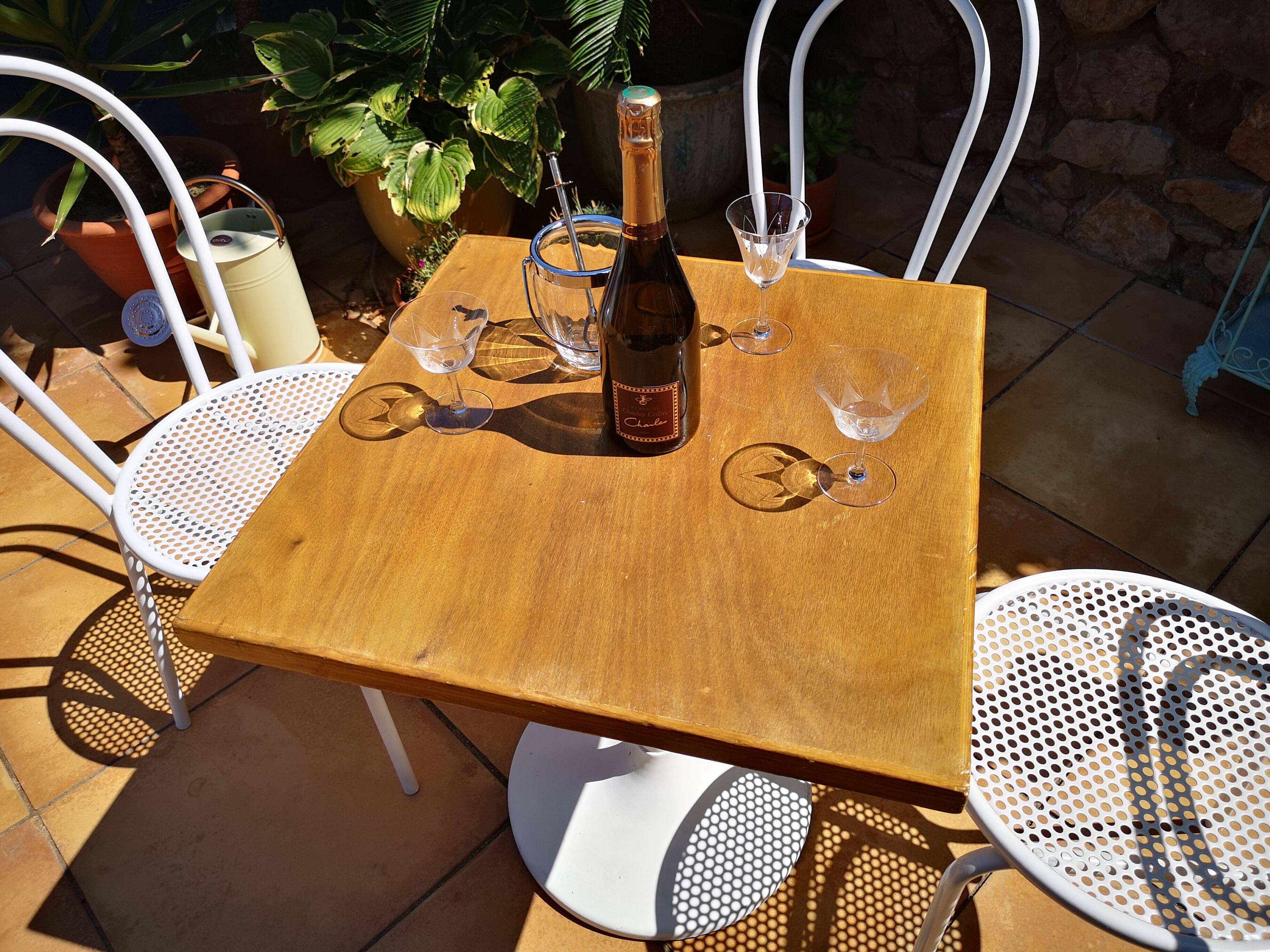 Tulip foot bistro table and 3 bistro chairs