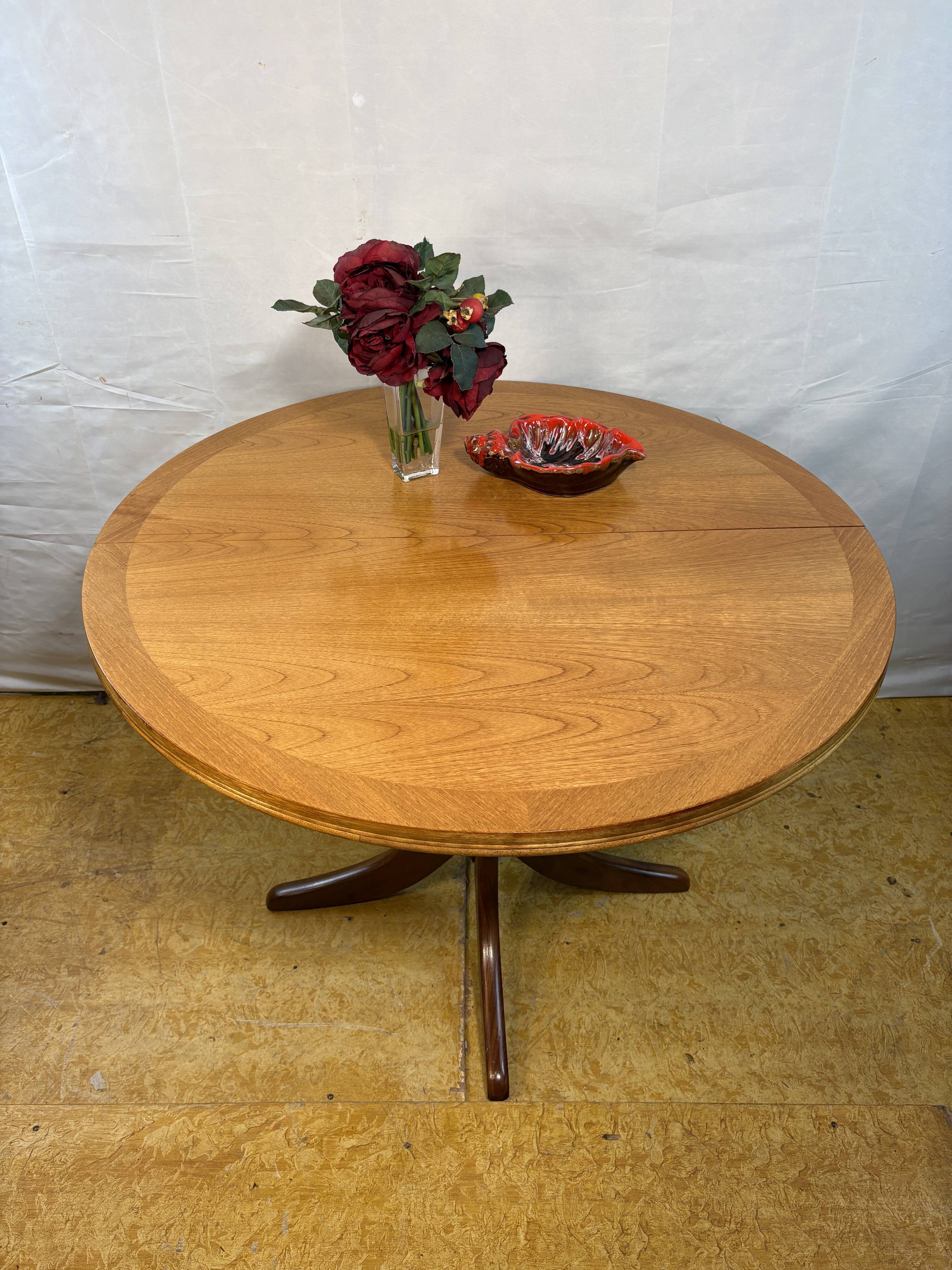 Mid-Century Retro Vintage Teak Extending Round Dining Table by Parker Knoll