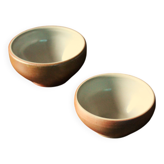 2 stoneware and glazed stoneware bowls
