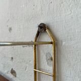 String-type wall shelf