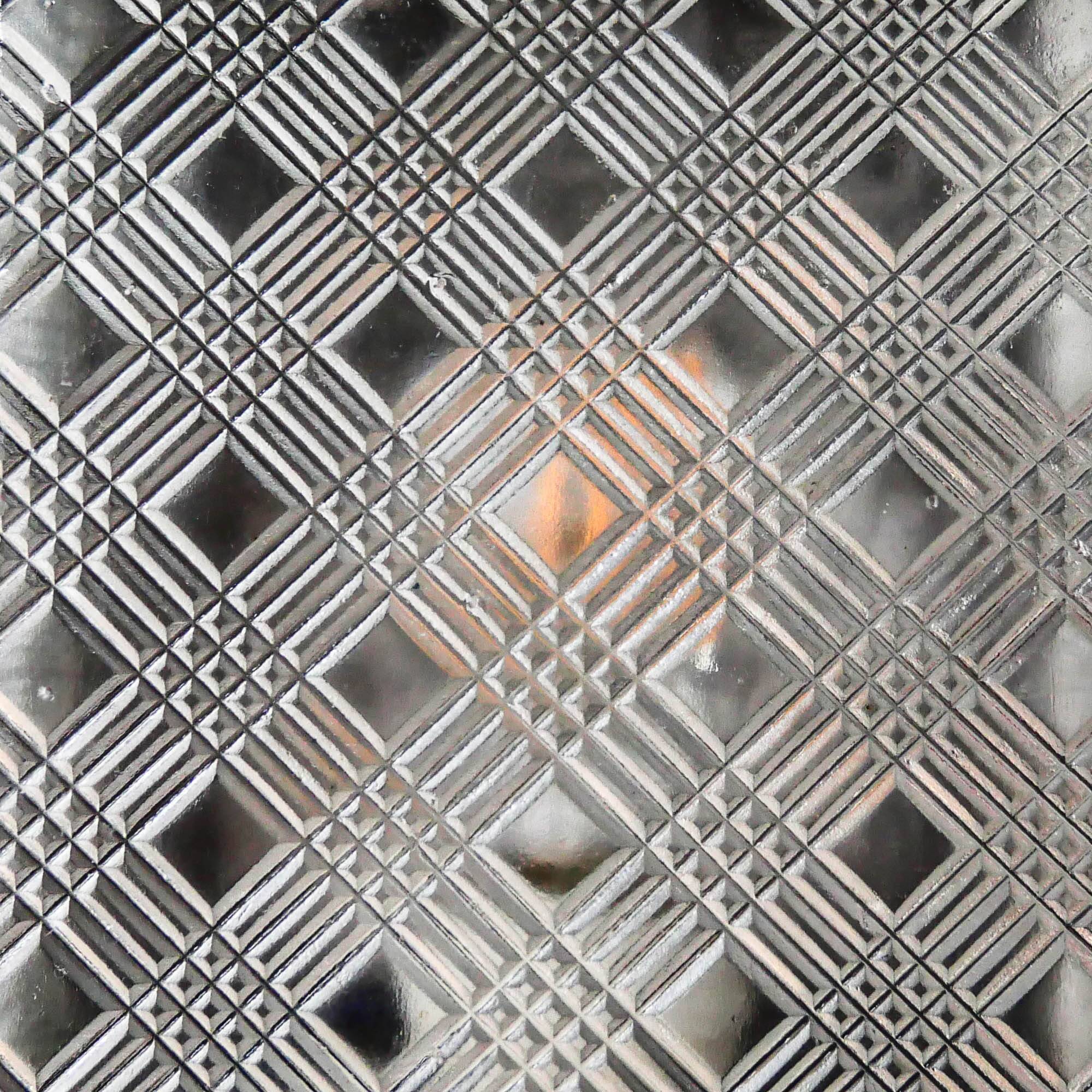 Ancienne applique en fonte d’aluminium et verre quadrillé