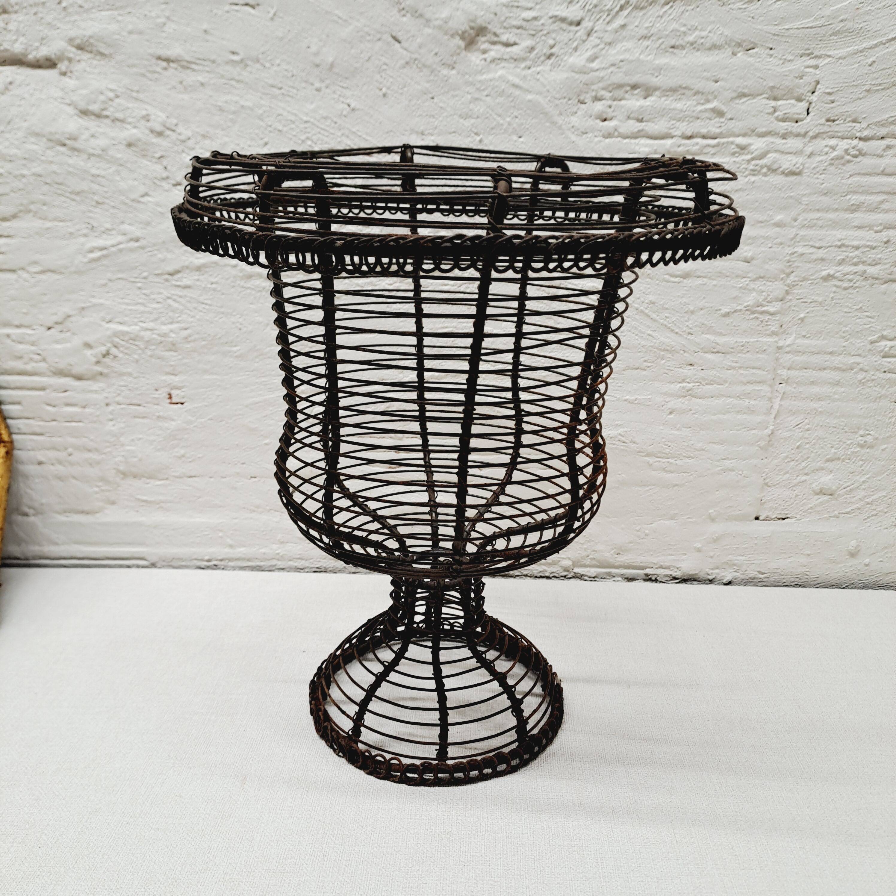 Medici Vase Wire