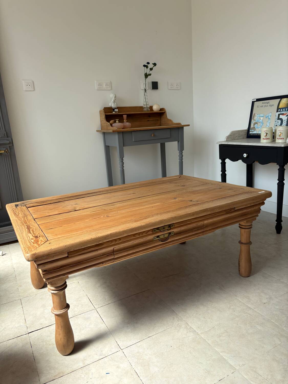 Table basse avec tablette