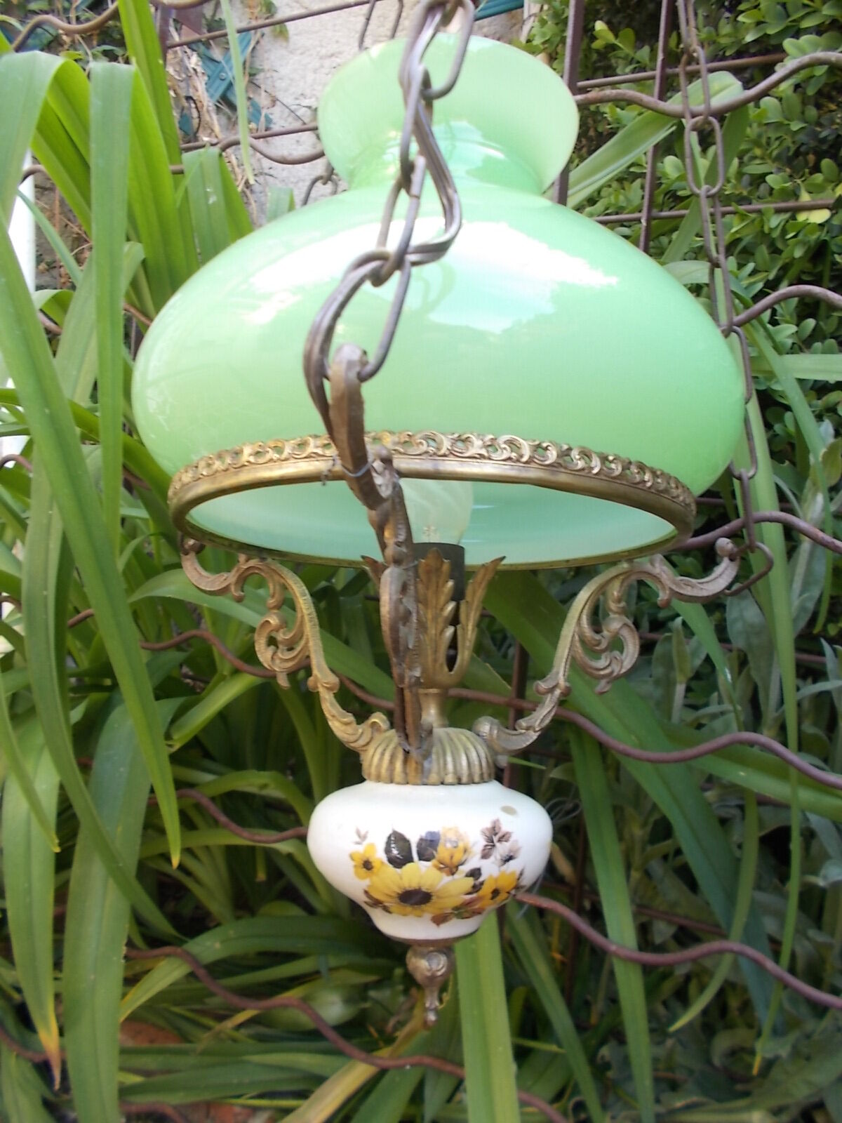 Porcelain and metal suspension