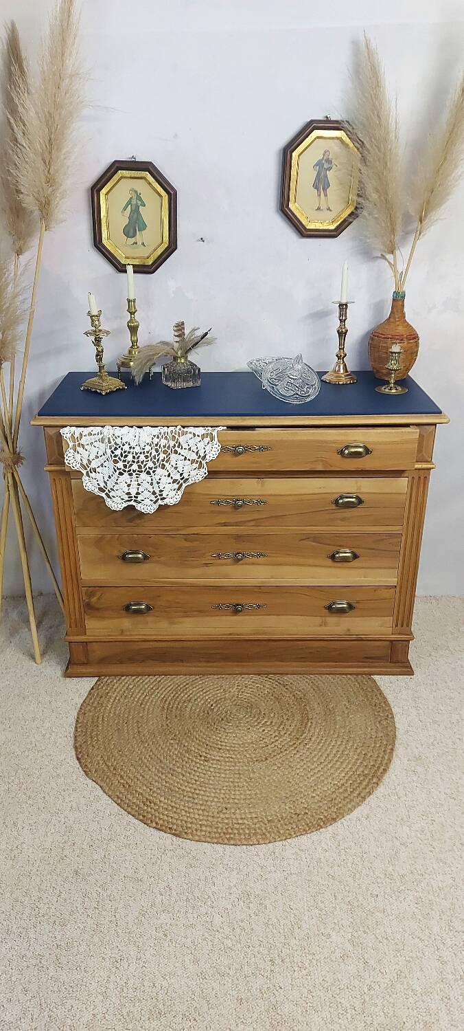 Old chest of drawers