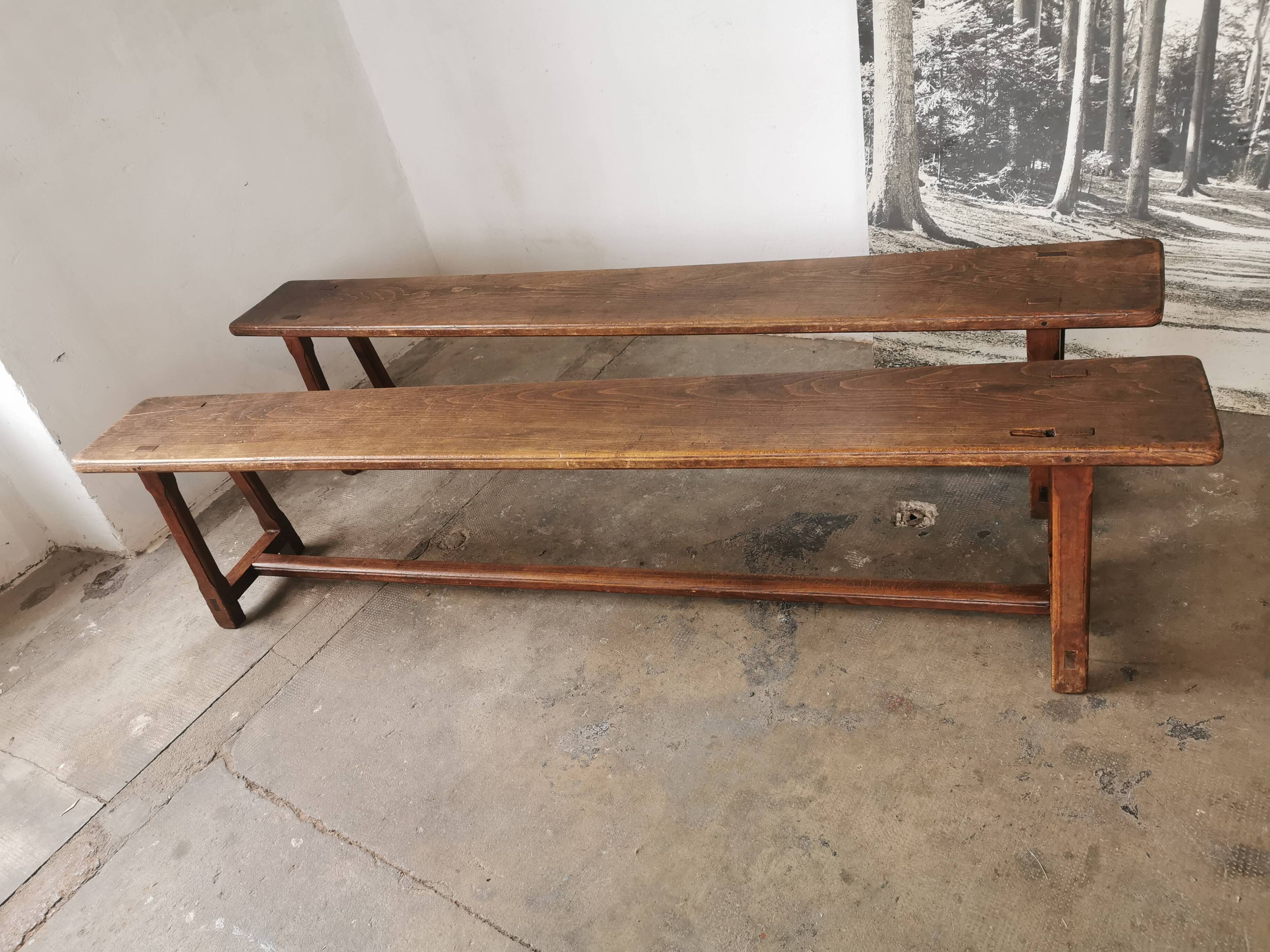 Paire de bancs anciens en chêne