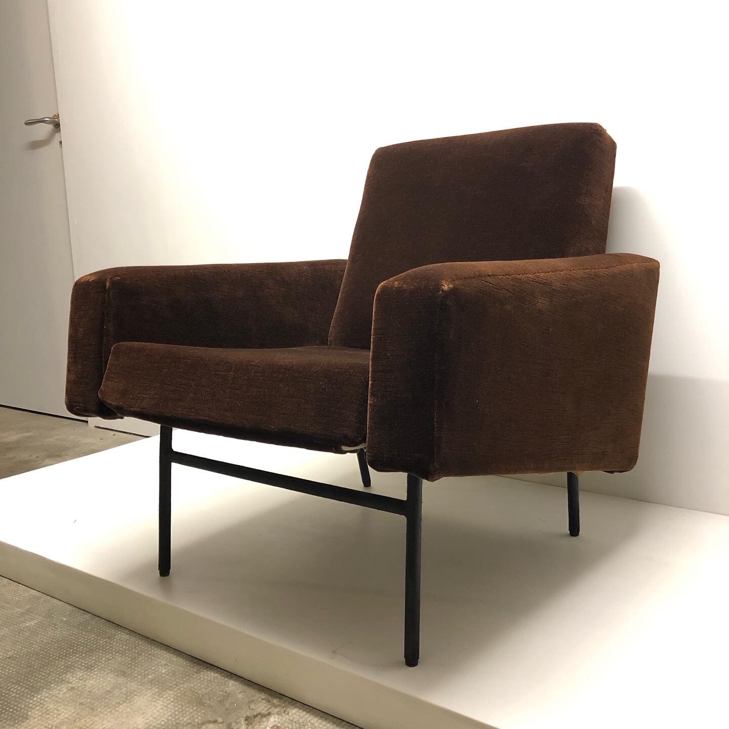 Armchair G10 Pierre Guariche 1954