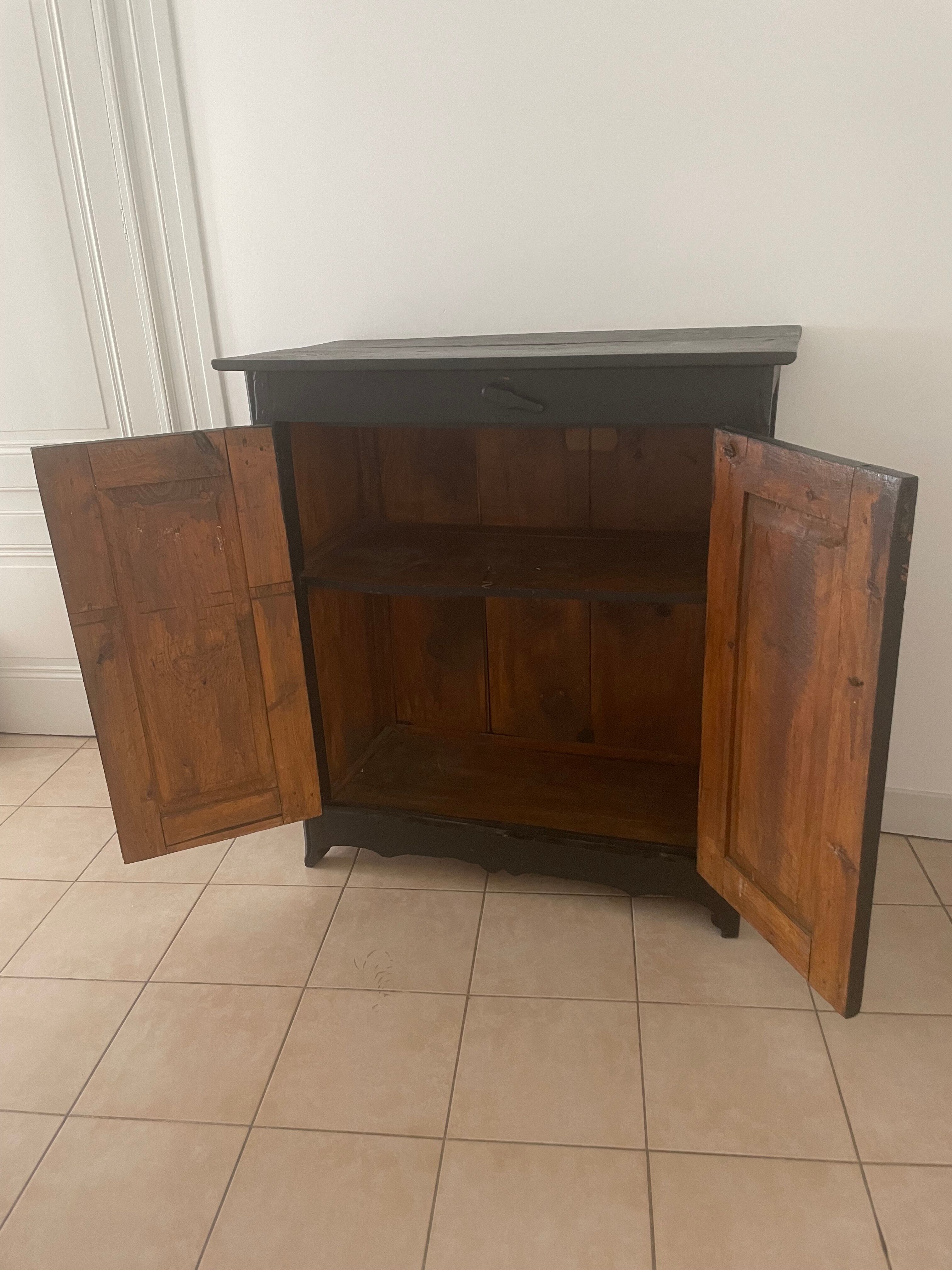 Antique chest of drawers