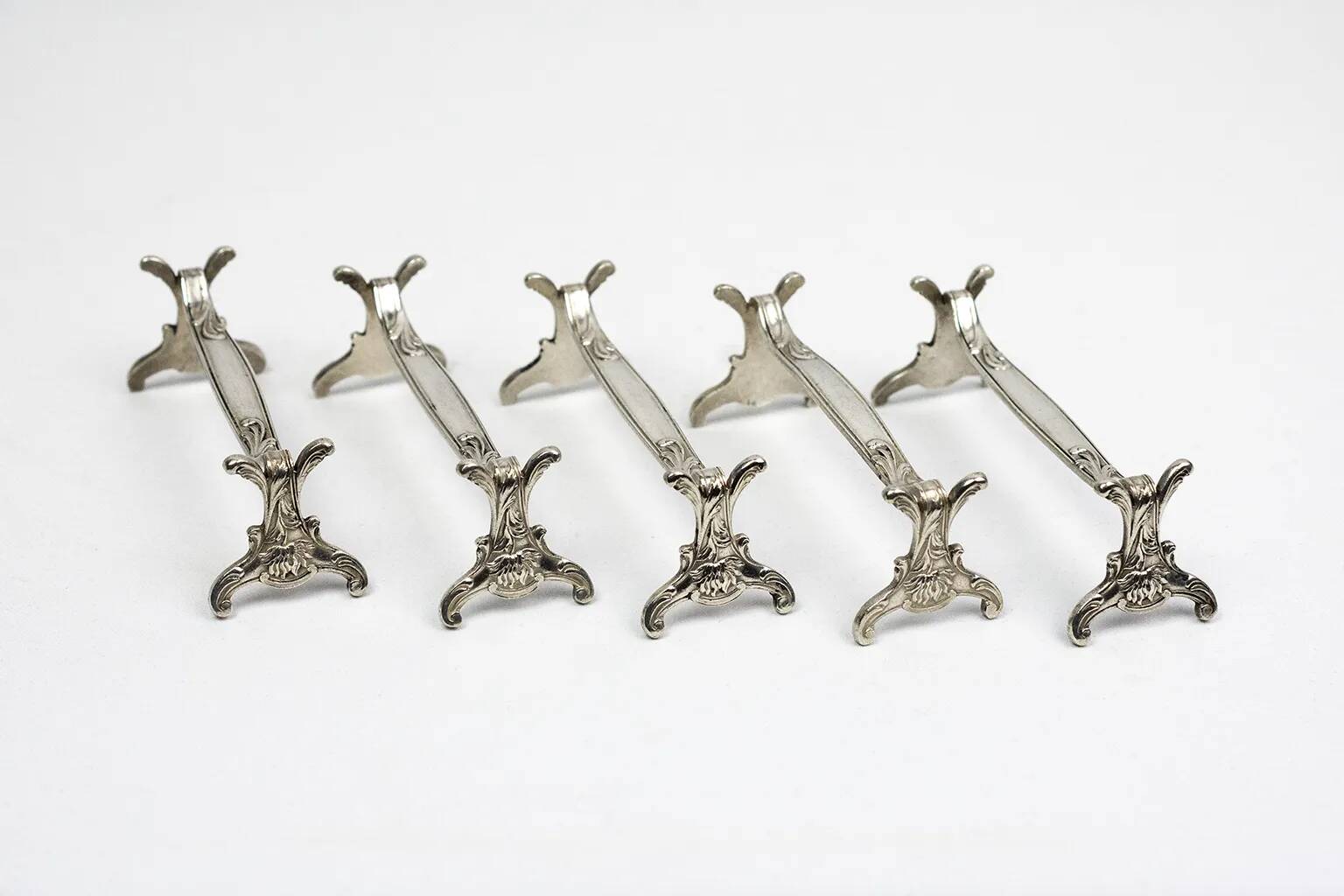 Christofle – Set of 10 Art Nouveau knife rests with chrysanthemum decoration