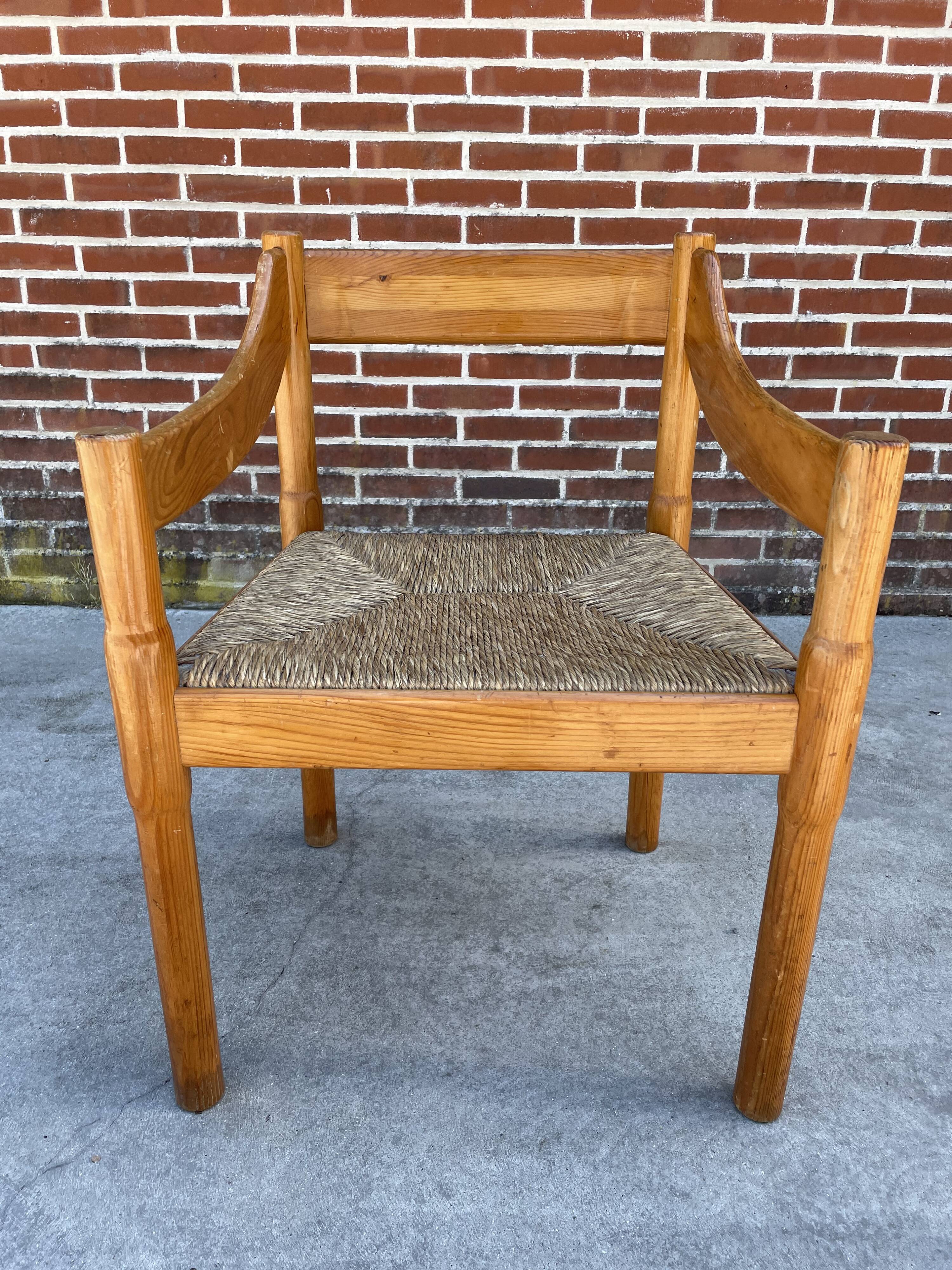 Carimate modèle 892 Vico Magistretti pour Cassina