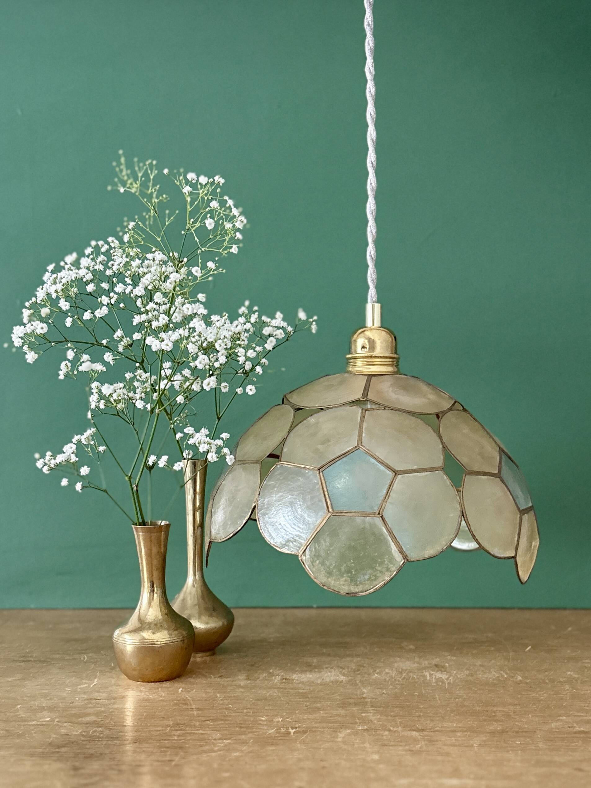 Suspension antique lampshade in beige and blue mother-of-pearl