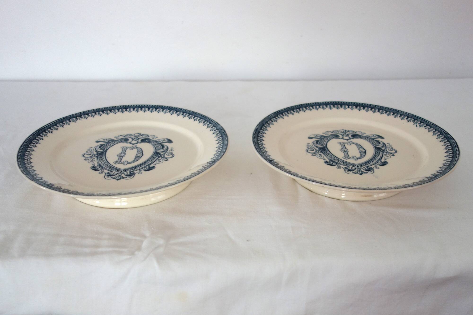 2 plates on foot Terre de fer Vermont & Blanchet circa 1900