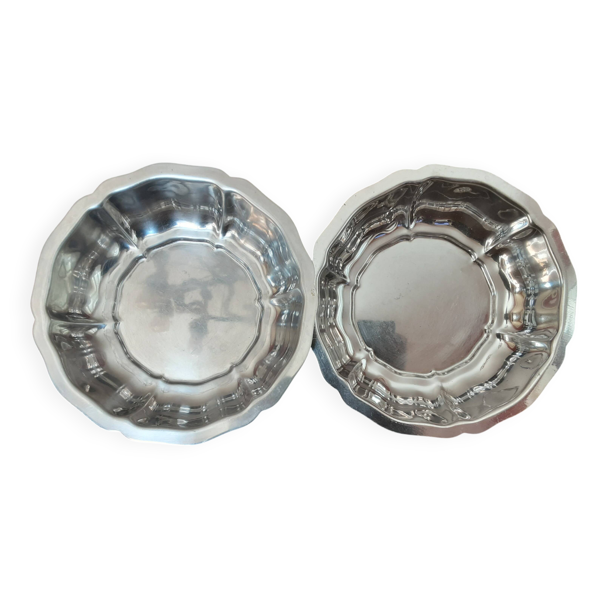 Set of 2 vintage stainless steel salad bowls