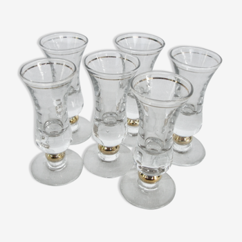 6 standing alcohol glasses