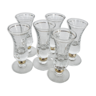 6 standing alcohol glasses