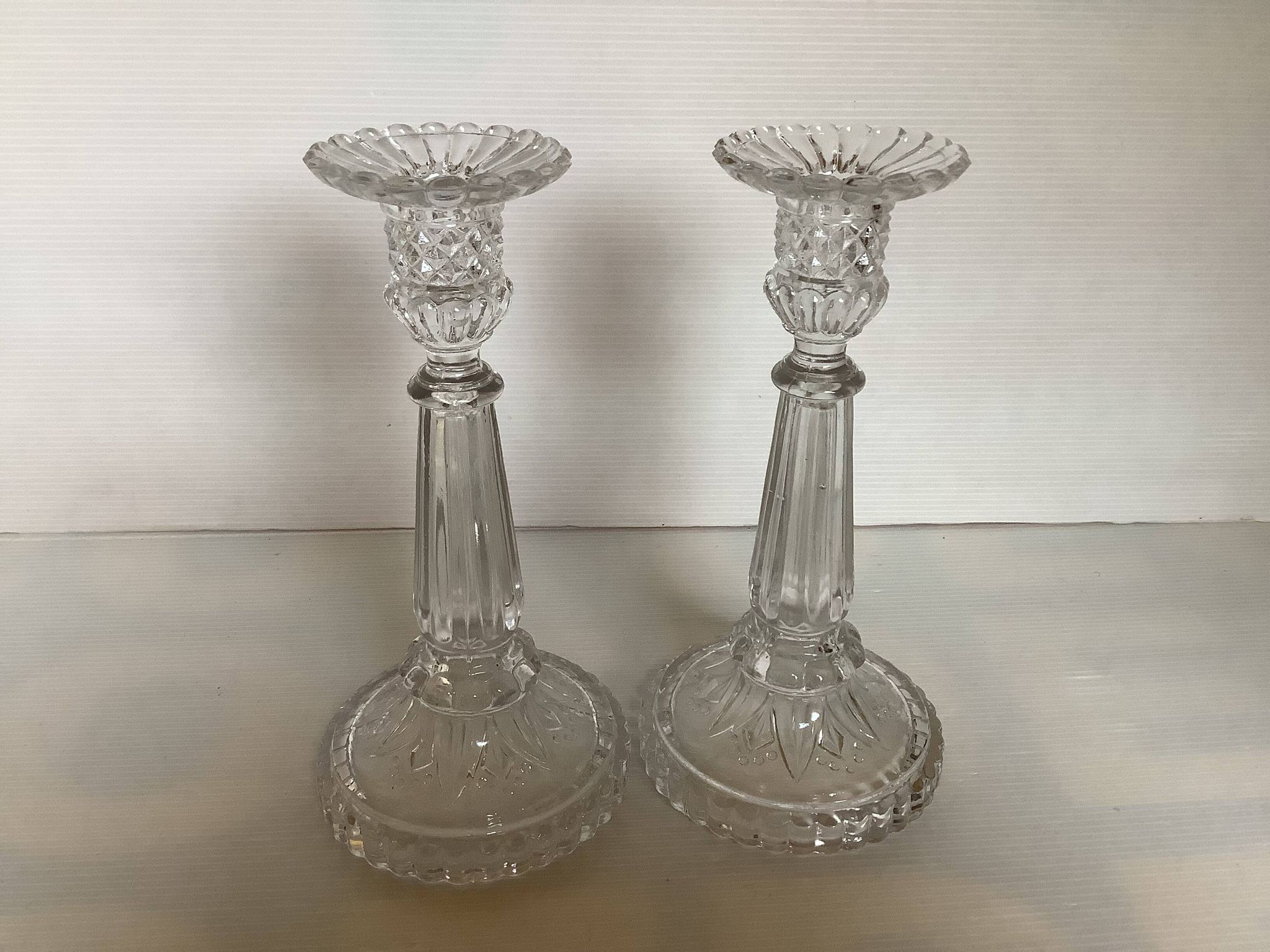 Paire de bougeoirs en cristal Val Saint Lambert décor pointes de diamant