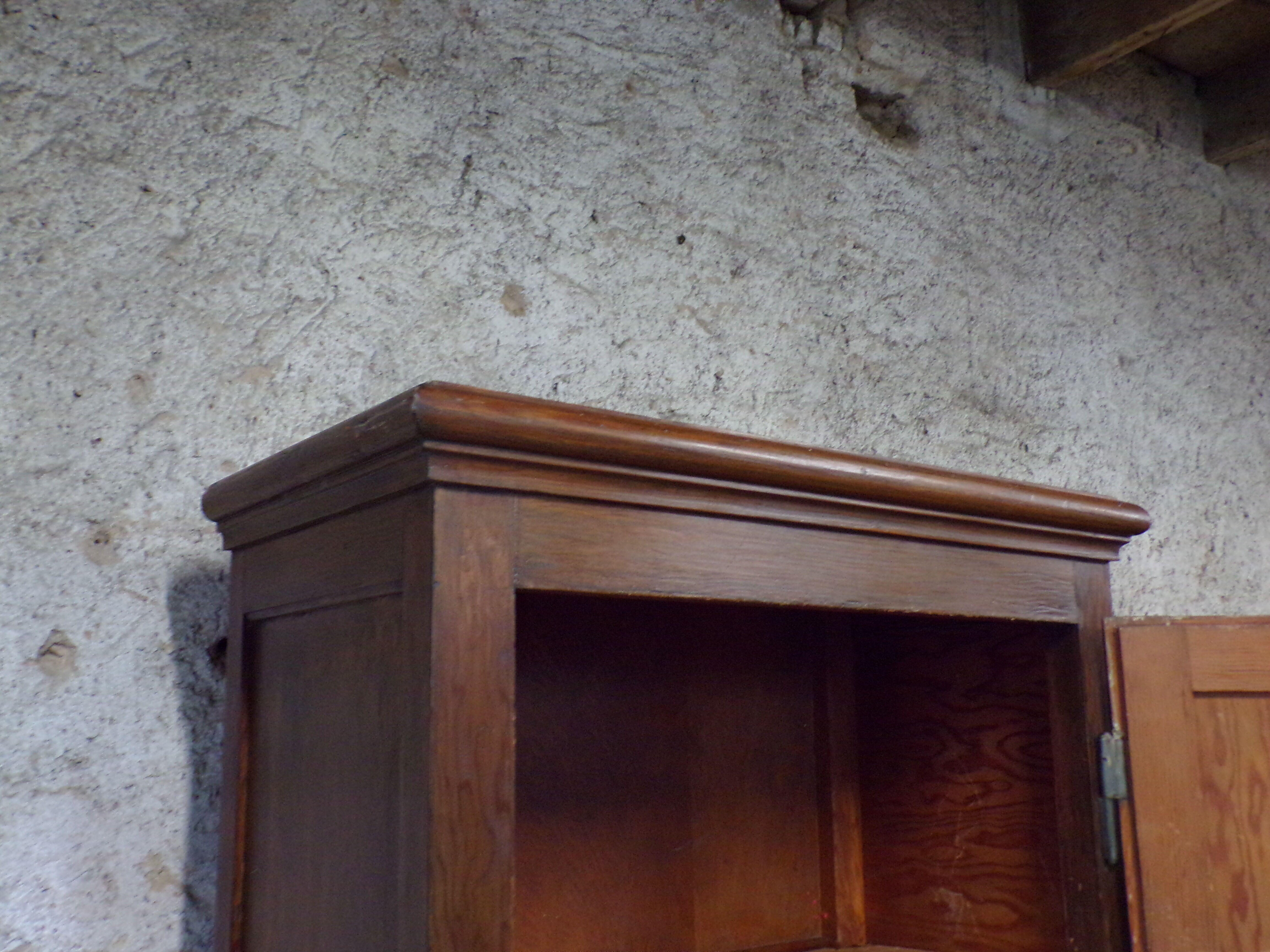 Armoire parisienne