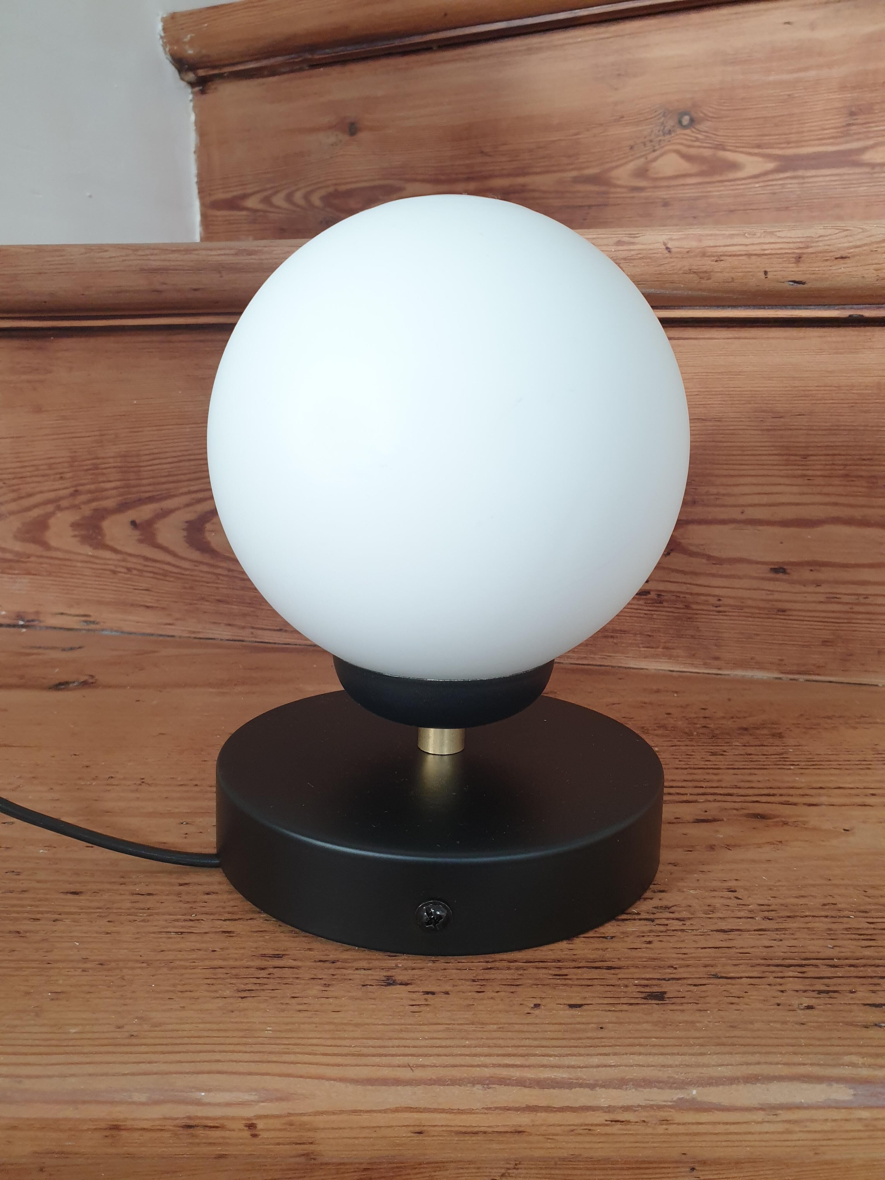 Apply matte white opaline ball