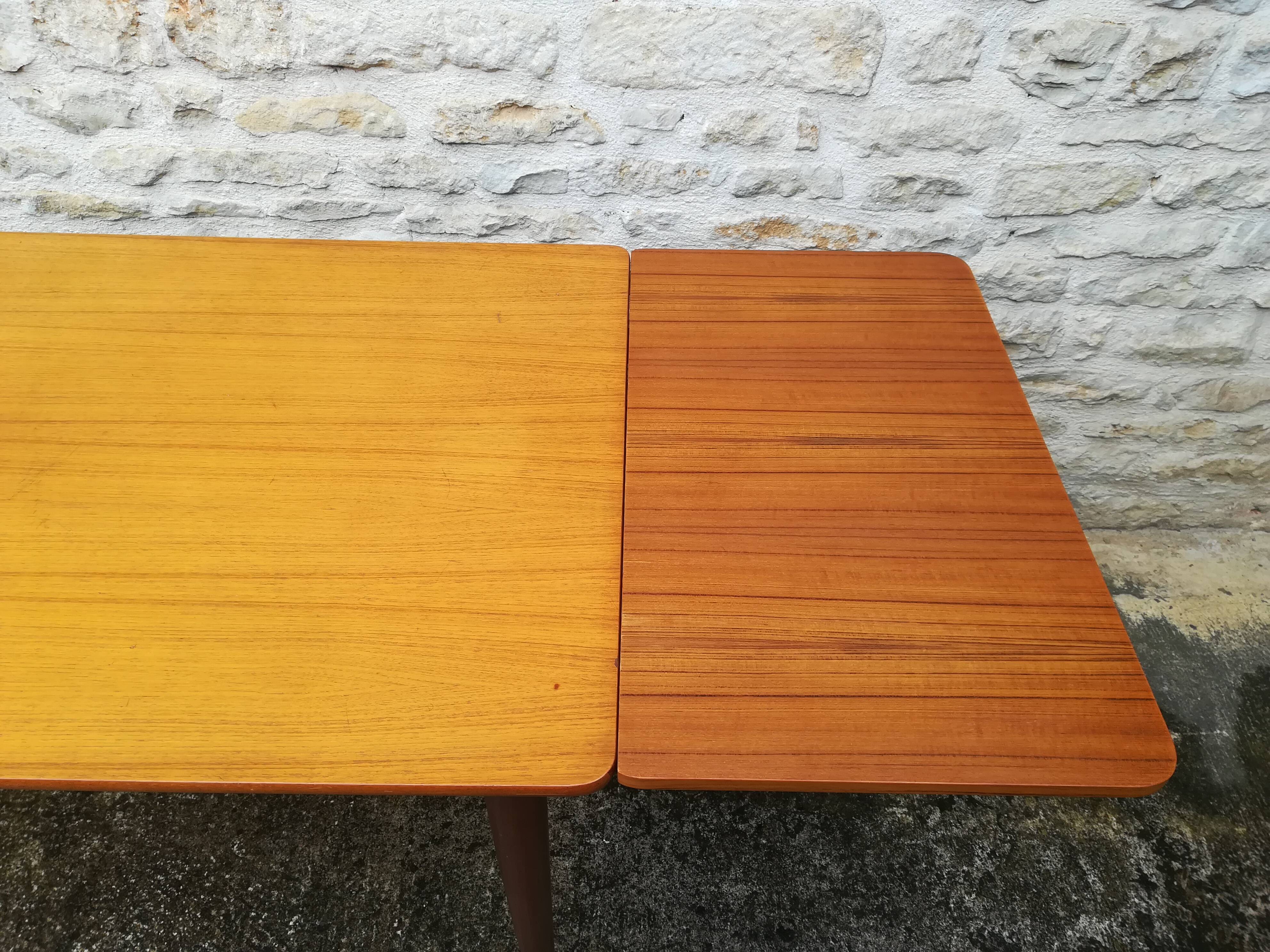 Scandinavian table with two extensions