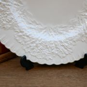 Spode Savoy dinner plate with embossed cabbage leaf pattern