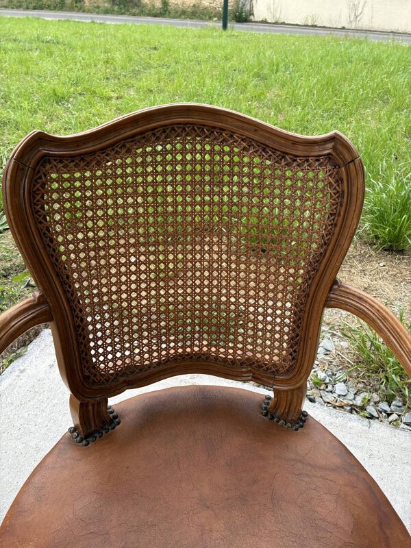 Fauteuil en cannage et cuir style Louis 15