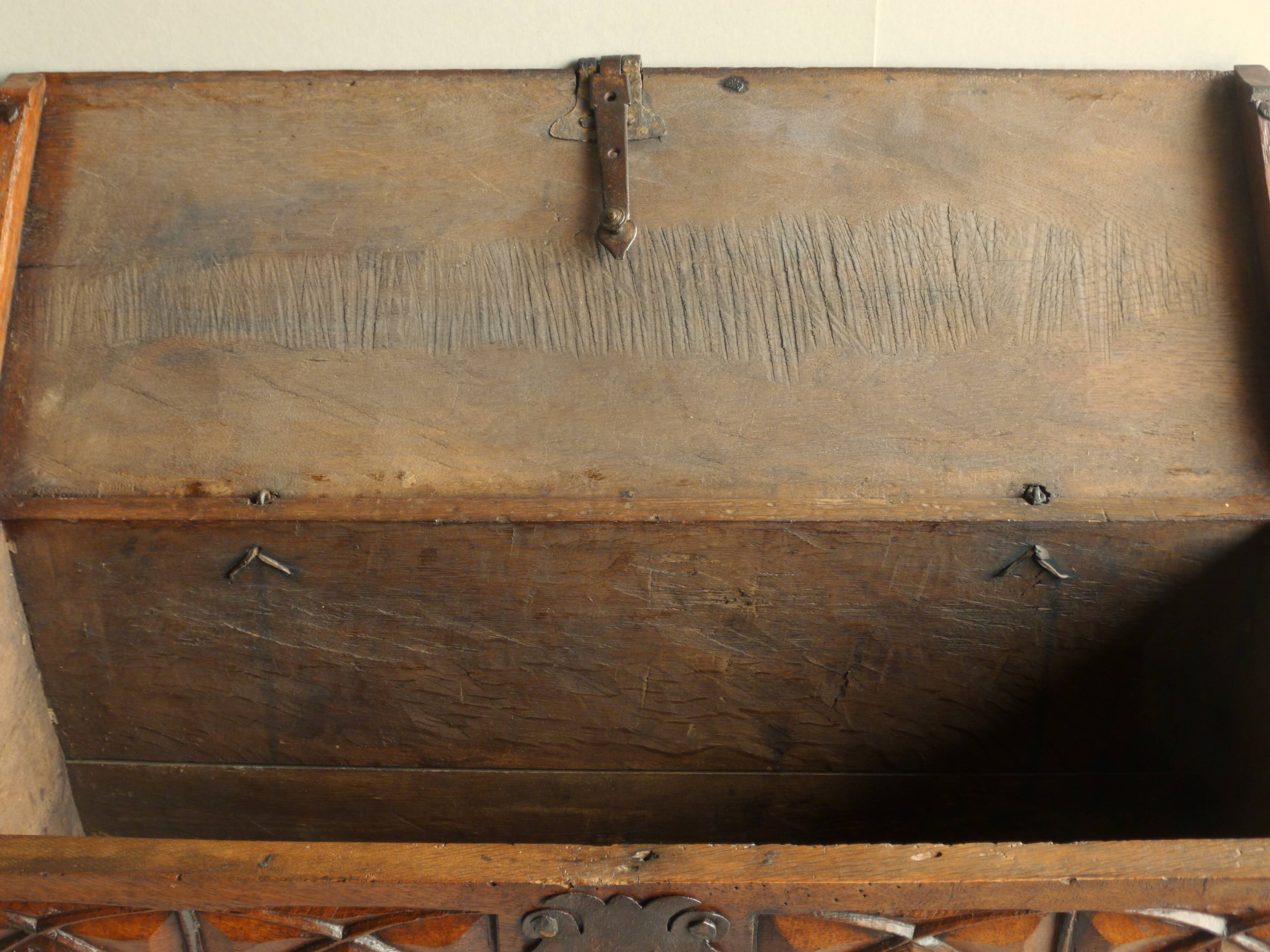 Gothic chest, 16th/17th century