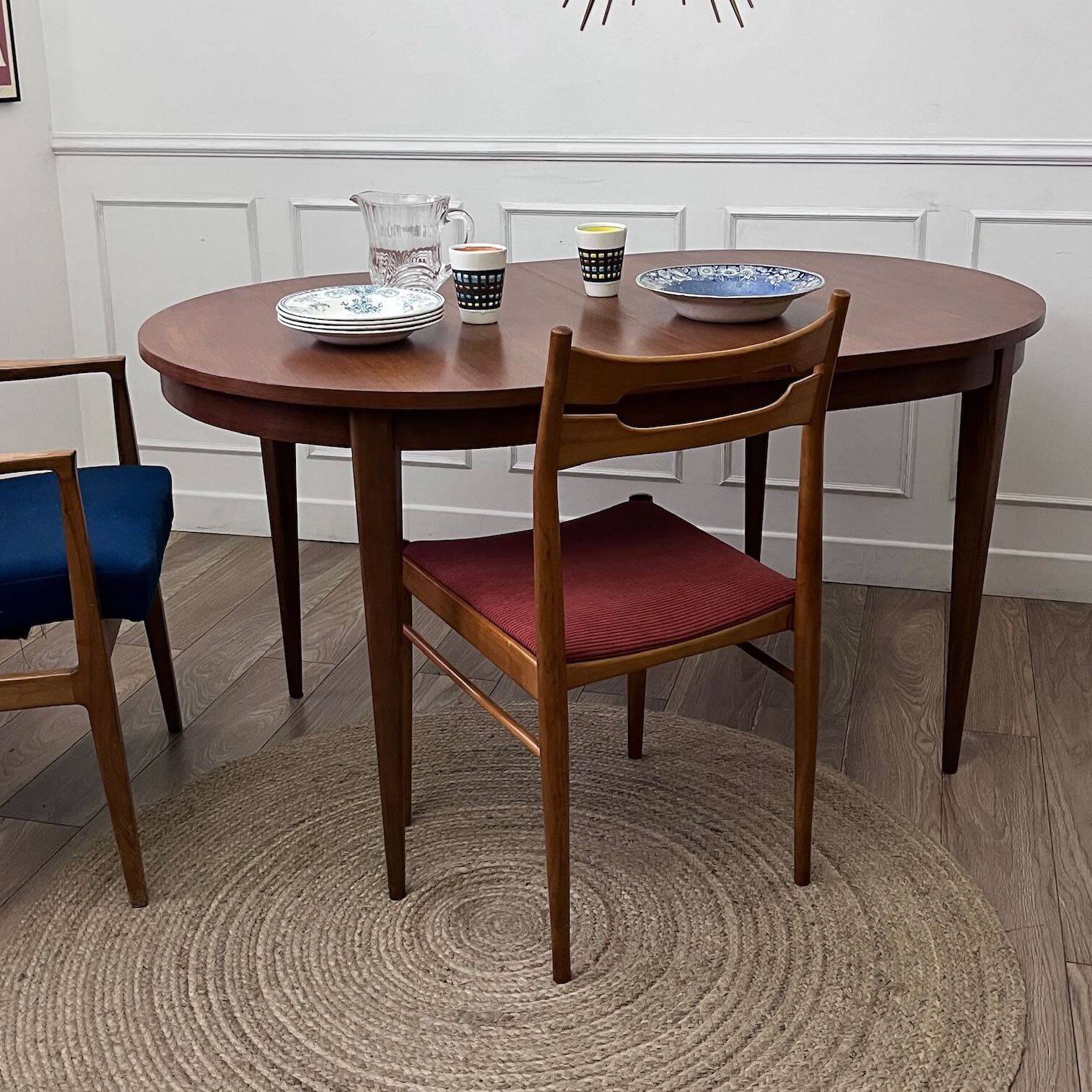 Table en teck ovale vintage