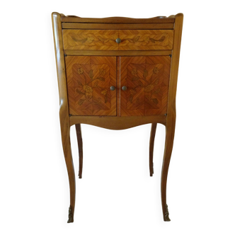 Table de chevet marqueté de Style Louis XV