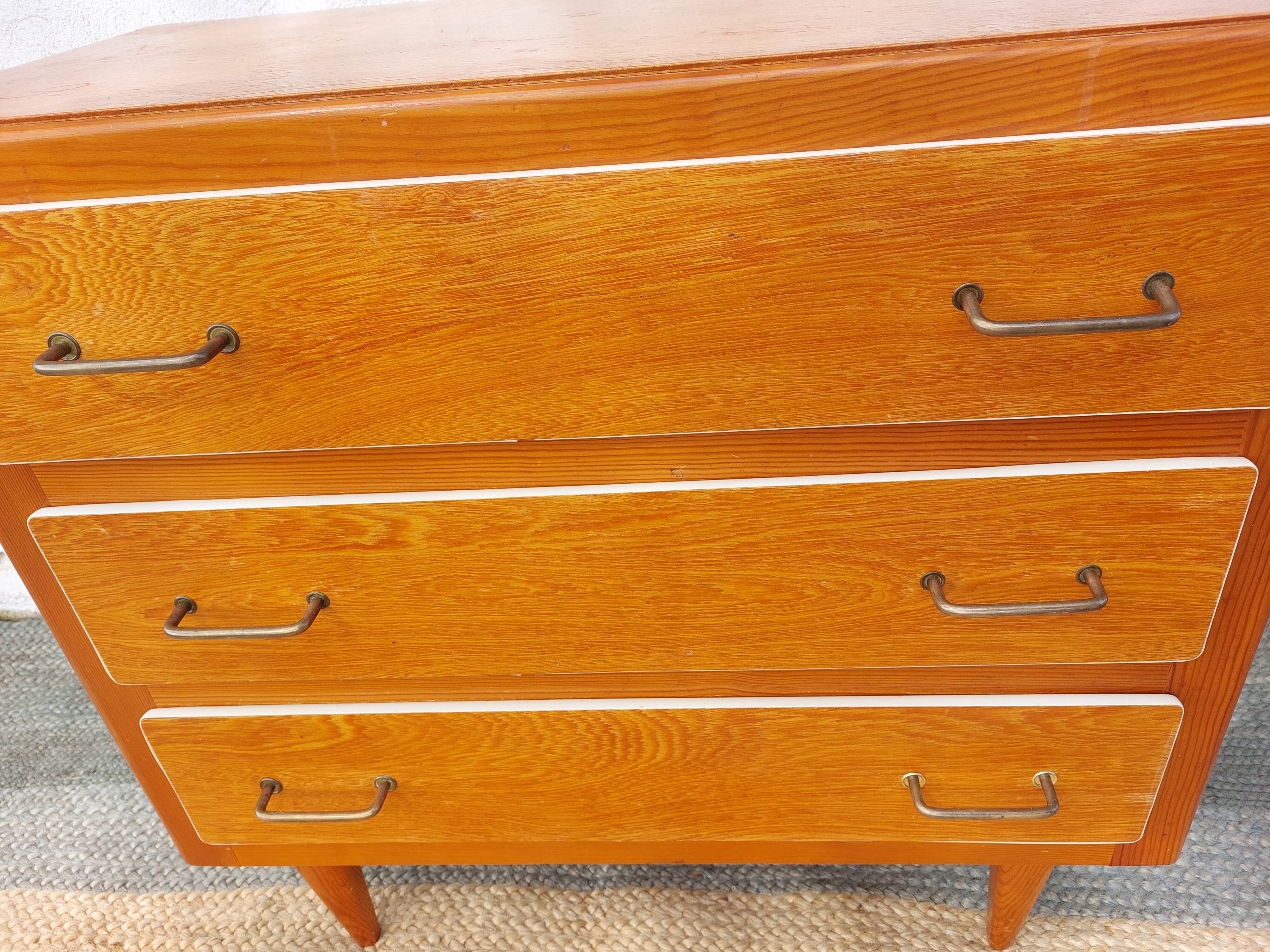 Commode vintage bois, galon blanc