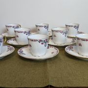 Service à café en porcelaine 18 pièces signé "Aux Lions de Faïence Paris"