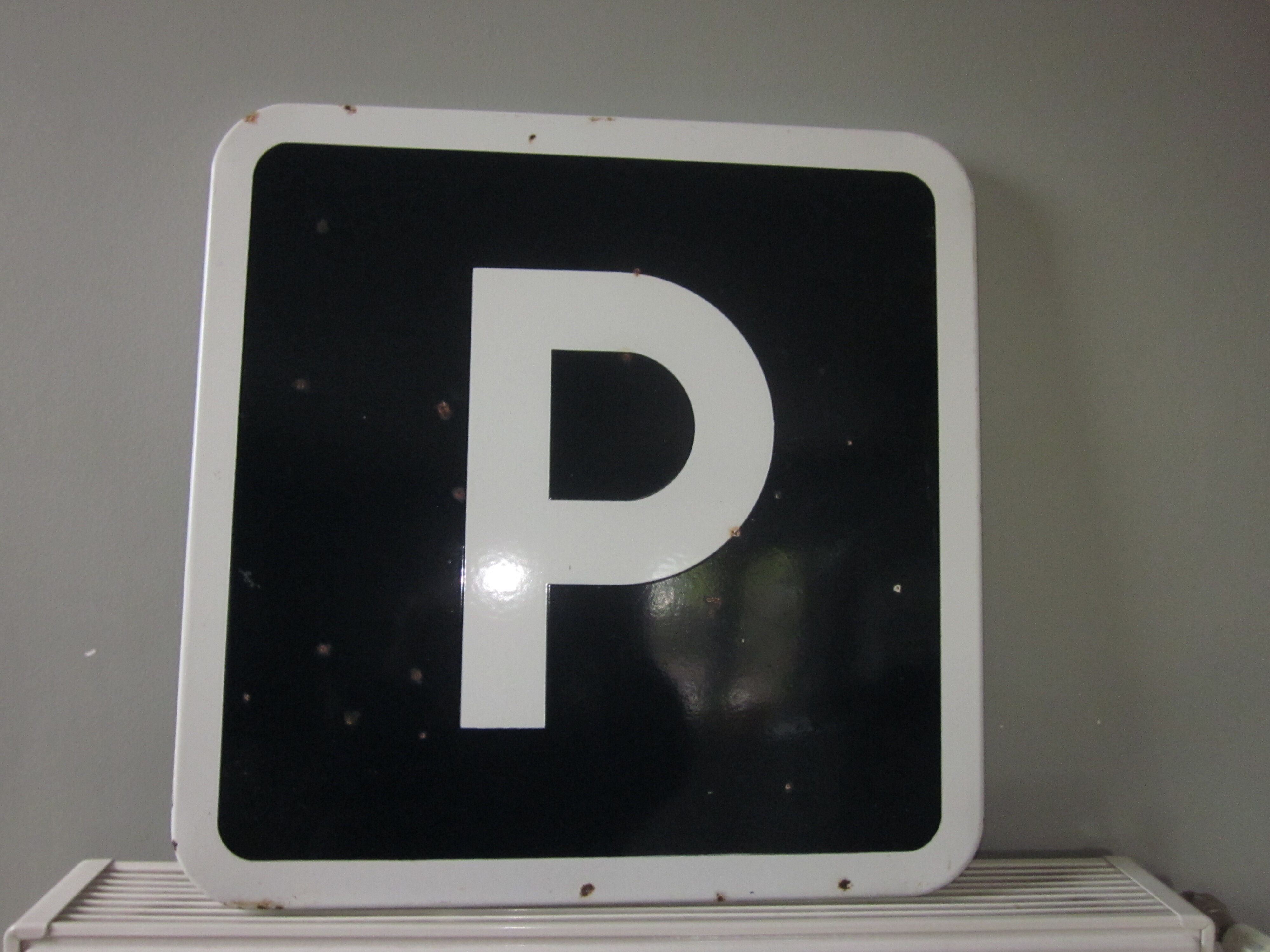 Enamelled plate "parking"