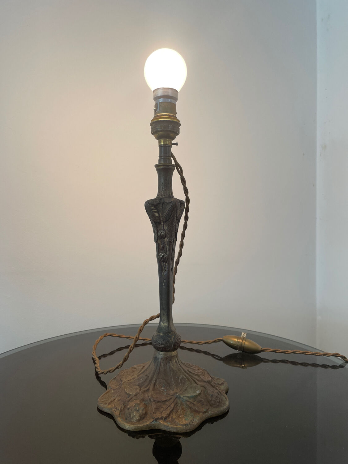 Art Nouveau lamp 1900 in bronze.