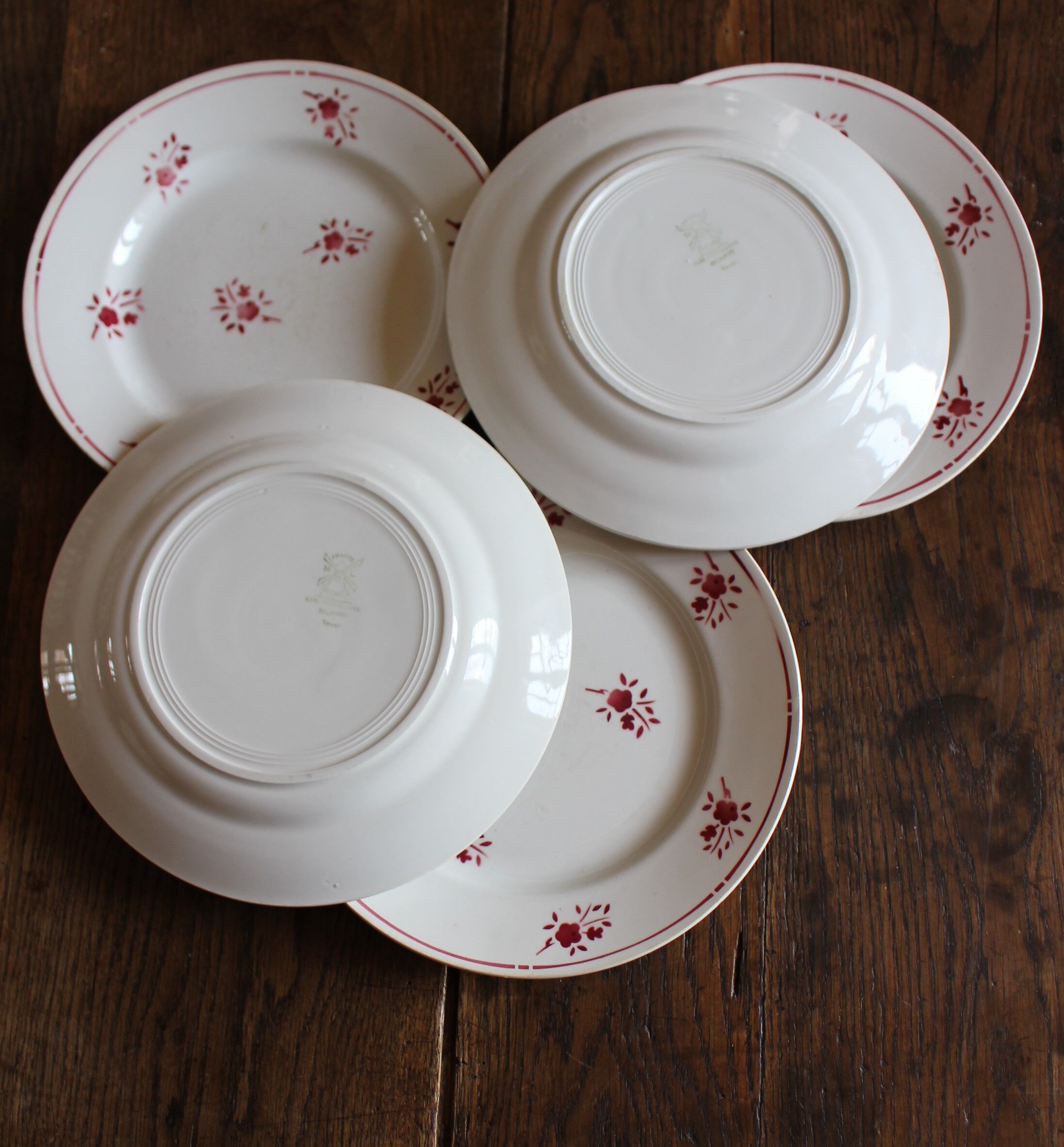 Lot 5 plates Plates Red Flowers Moulin des Loups Richard