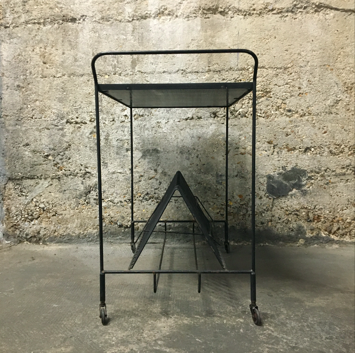 Serving range vinyls with wheels