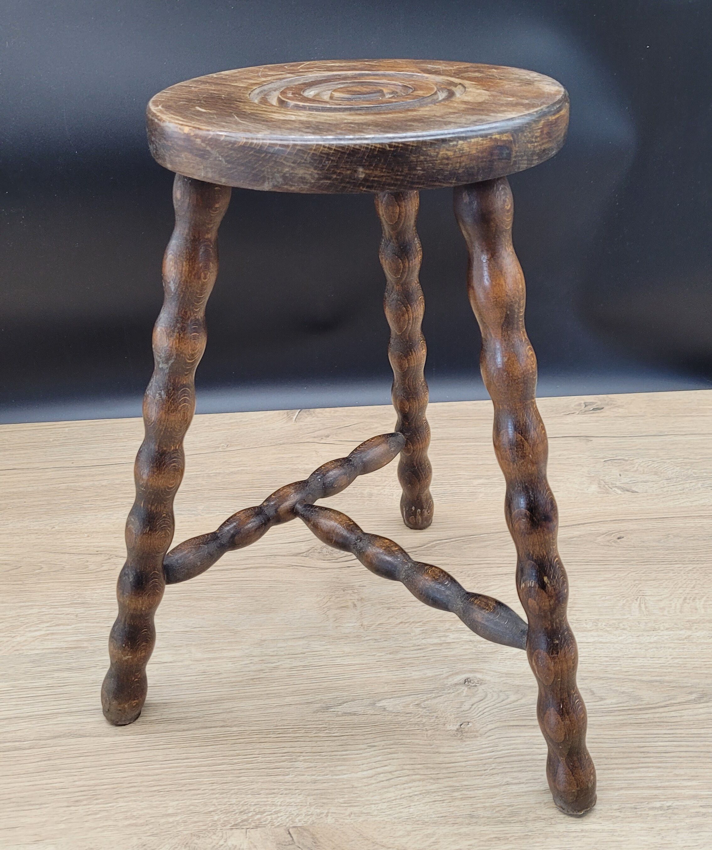 Tripod stool feet ball